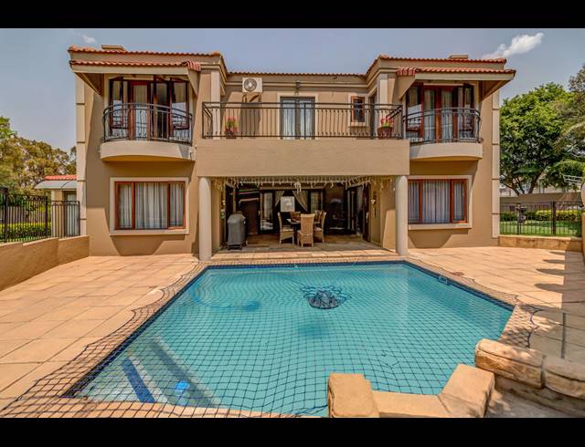 5 BEDROOM HOUSE FOR SALE IN DAINFERN VALLEY ESTATE